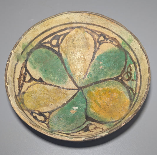 Early Islamic Persian Polychrome Buff-Ware Bowl with Radial Floral Decoration, Probably Nishapur, 9t
