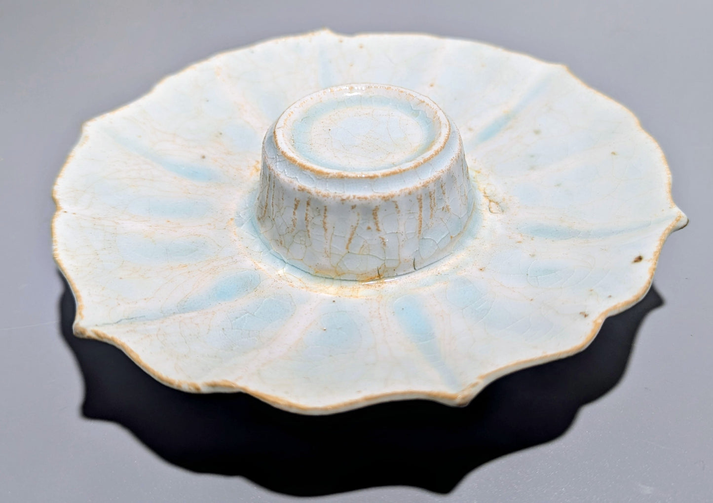 Chinese Crackle-Glazed Celadon Cupstand (Tuozhan), Song Style
